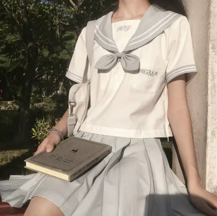 蜘蛛网中的女孩